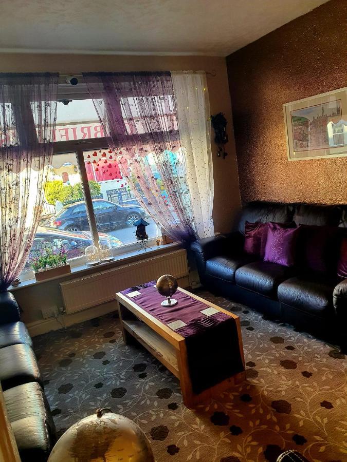 Gabrielles Bed & Breakfast Blackpool Bagian luar foto