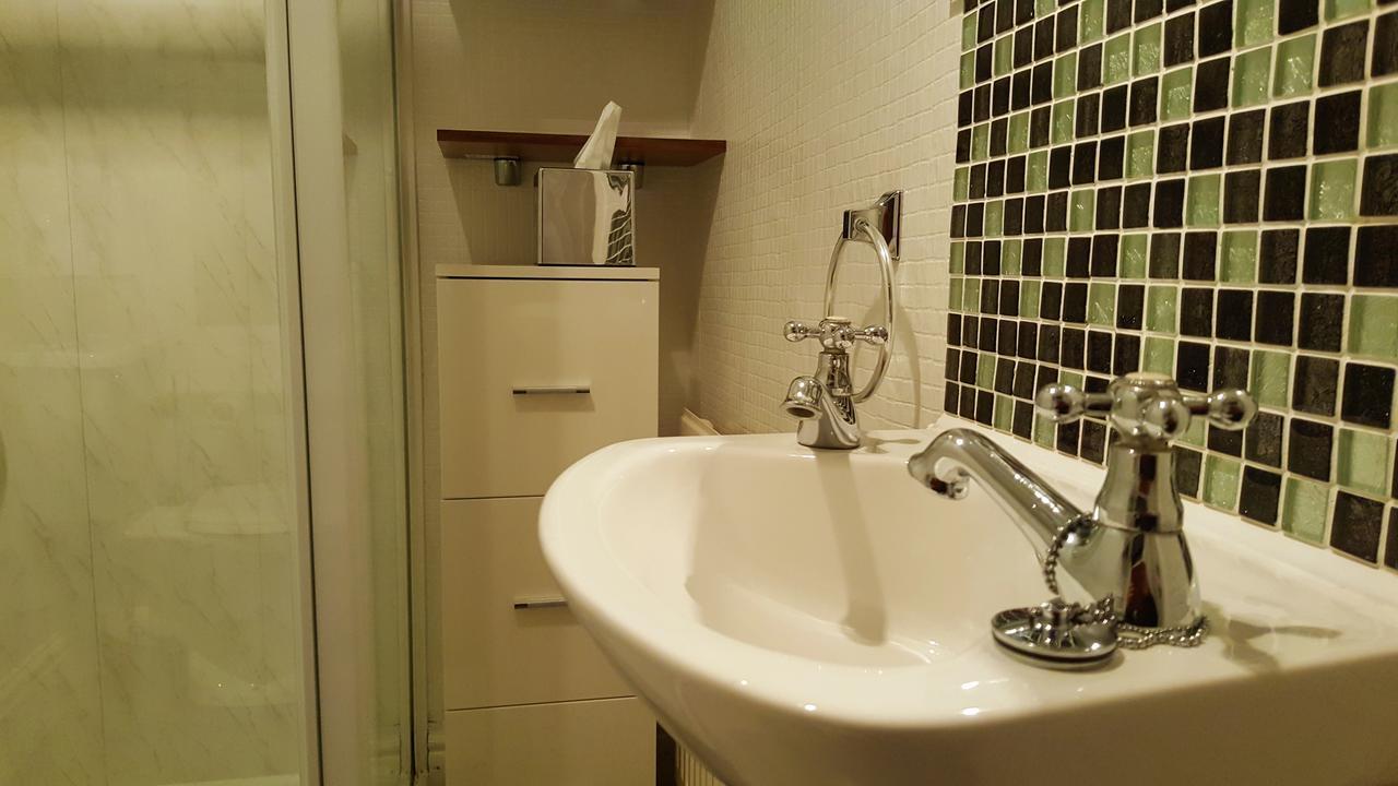 Gabrielles Bed & Breakfast Blackpool Bagian luar foto