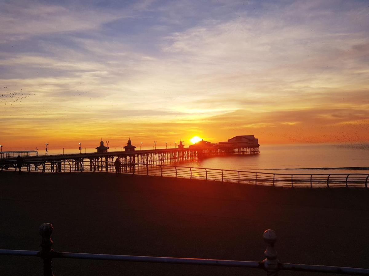 Gabrielles Bed & Breakfast Blackpool Bagian luar foto