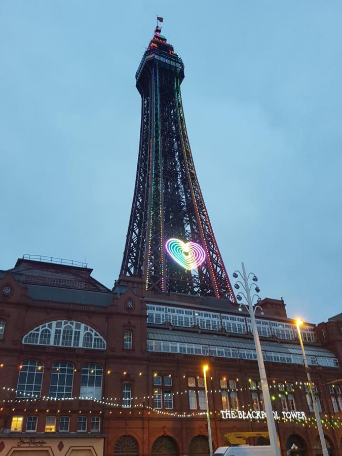 Gabrielles Bed & Breakfast Blackpool Bagian luar foto